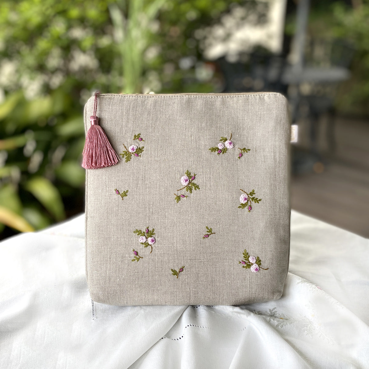 March タッセルポーチ ローズ – Zenma