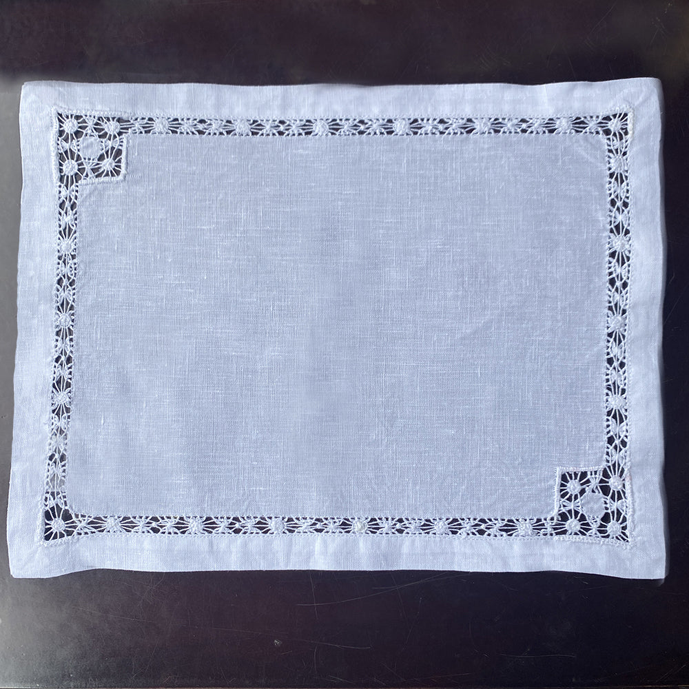 スワトウドロンワーク刺繍　テーブルセンター、ランチョンマット4枚 スワトウドロンワーク刺繍 テーブルセンター、ランチョンマット4枚