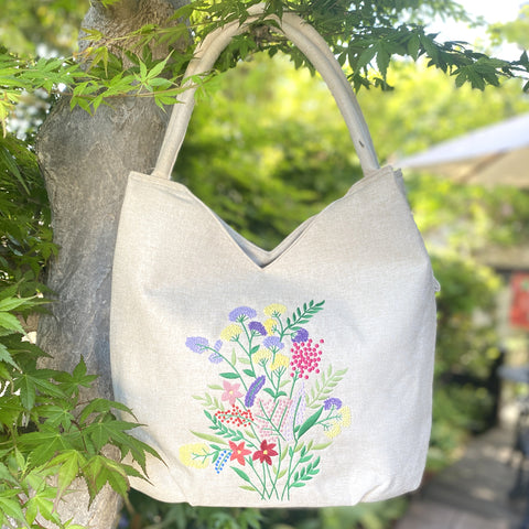 花刺繍の大きなバッグ