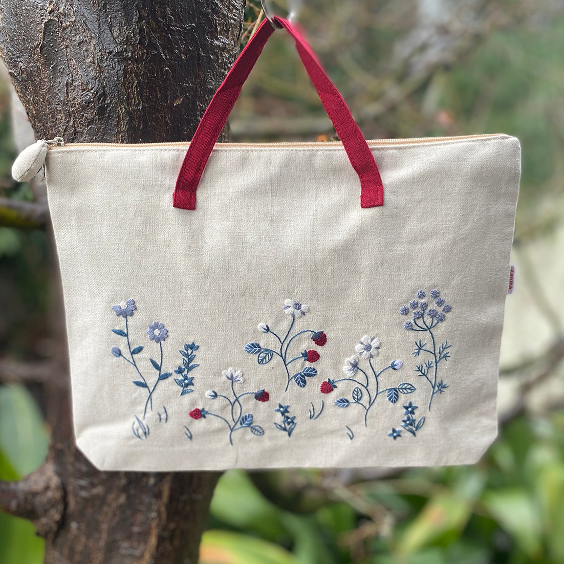かじゅかじゅのママ　L字型ファスナーポーチ　刺繍　ユキエモン　ハンドメイド かじゅかじゅのママ様専用 L字型ファスナーポーチ 刺繍