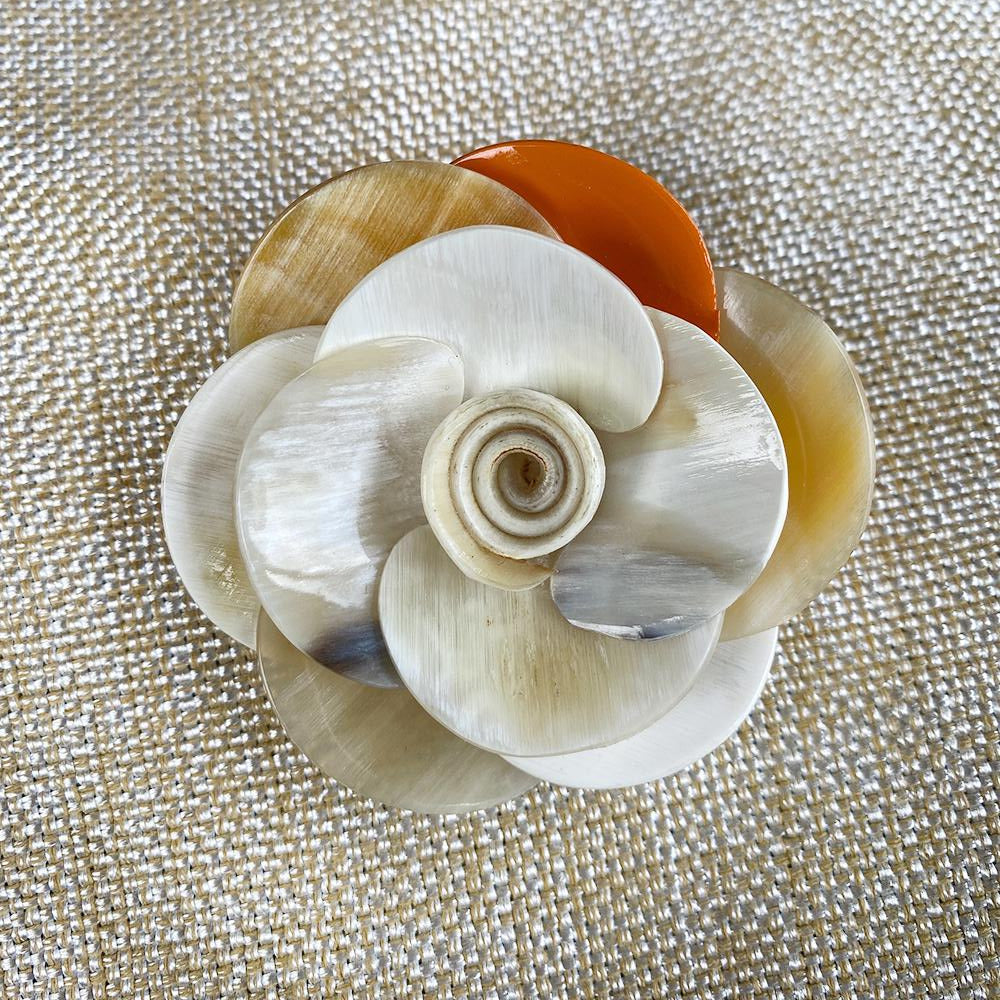 水牛角 天然素材 ブローチ 透かし彫り アクセサリー 美品 水牛角 天然素材 透かし彫り ブローチ アクセサリー 美品